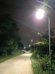 四川成都愛心老板捐贈30W太陽能路燈“點亮鄉村、美好家園”