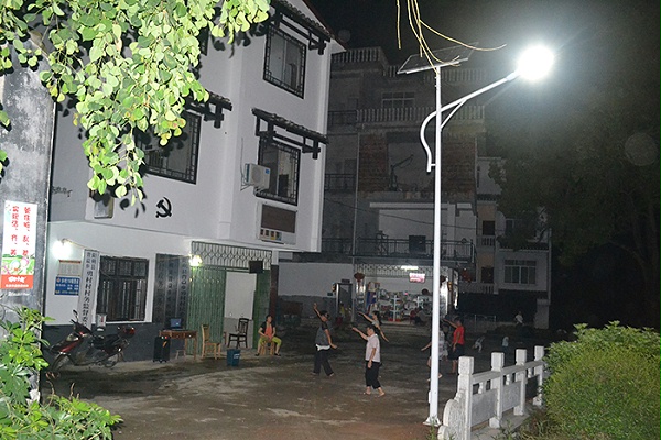 夜間太陽能路燈