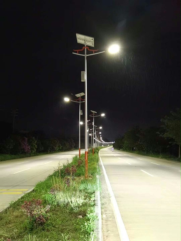 廣東太陽能路燈_8米太陽能路燈_雙頭太陽能路燈