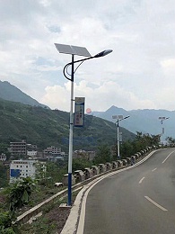 太陽能路燈照亮山西鄉村夜 從細扶持見真情