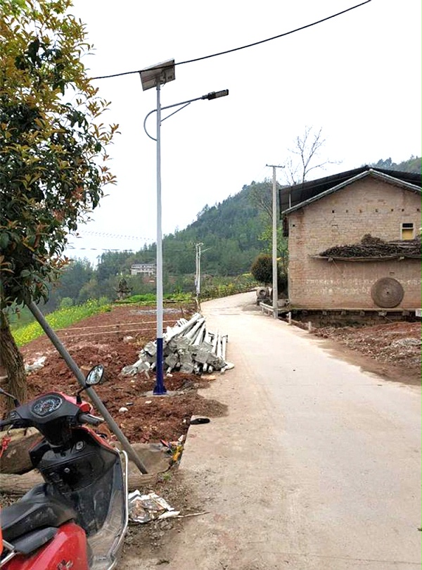 河南太陽能路燈_鋰電池太陽能路燈_南德太陽能路燈廠家
