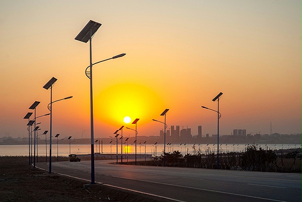 太陽能路燈_太陽能路燈燈具_南德太陽能路燈廠家