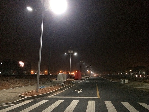 風光互補路燈 太陽能風能路燈 南德太陽能燈飾有限公司