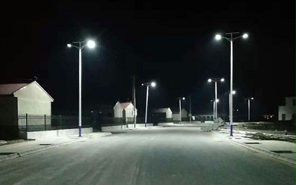 太陽能路燈 太陽能路燈廠家 南德
