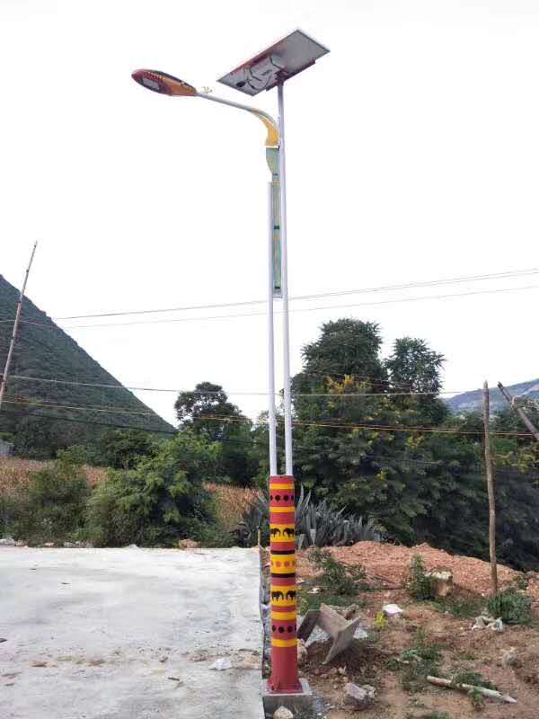 告別手動開關，太陽能路燈憑光控、時控、遙控實現省心照明