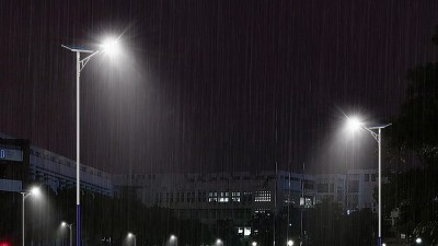 太陽能路燈閃爍怎么辦？